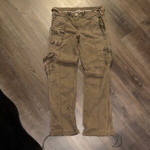 Low-Rise Women’s Cargo Pants